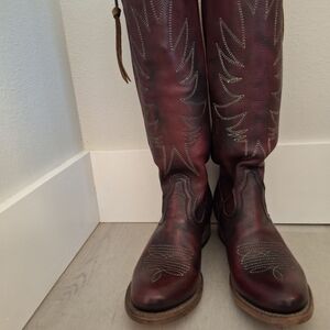 Women western boots. Purchased from Freebird brand. Size 7, color wine